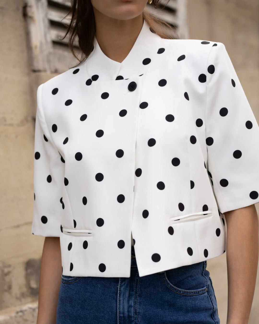 Short sleeve blazer met polkadots