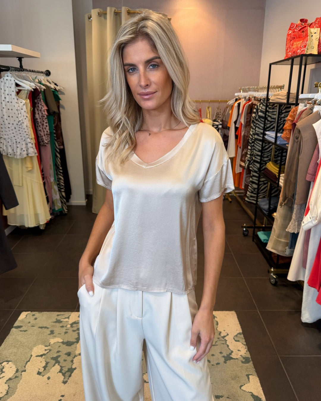 V-hals blouse in viscose | beige