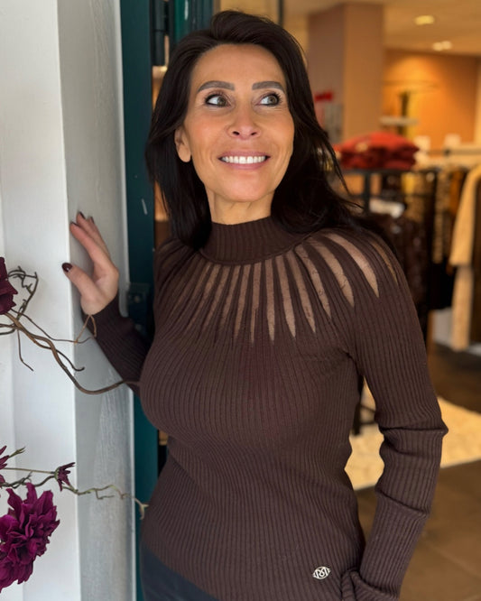 pull met see through detail