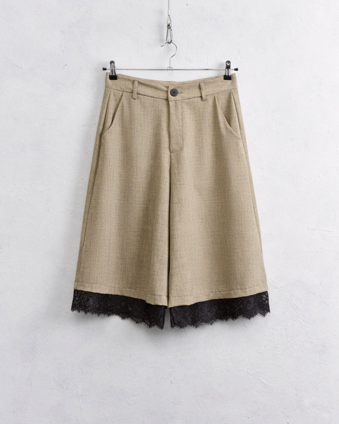 Bermuda met kant| beige