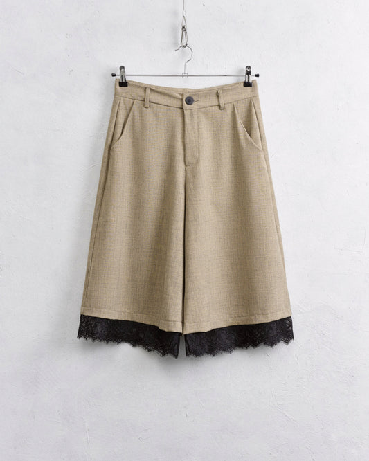 Bermuda met kant| beige