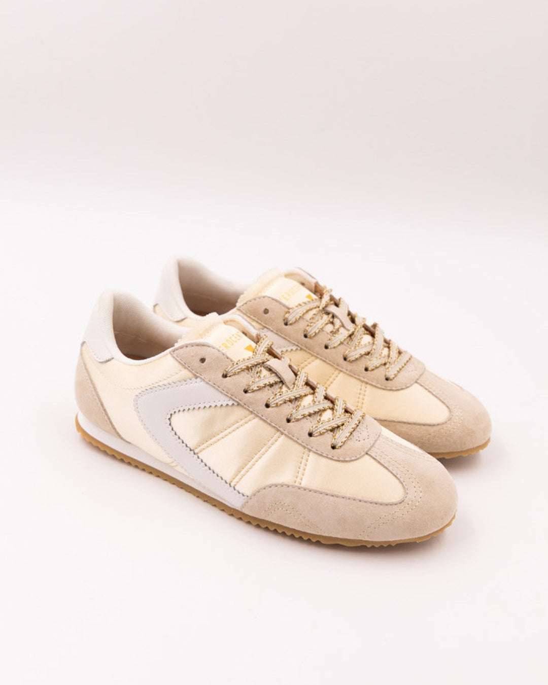 Nelly Off white sneakers