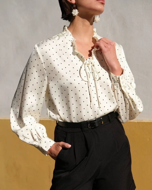 blouse met polkadots