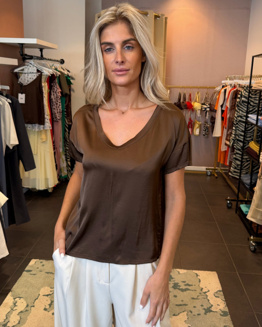 V-hals blouse in viscose | choco