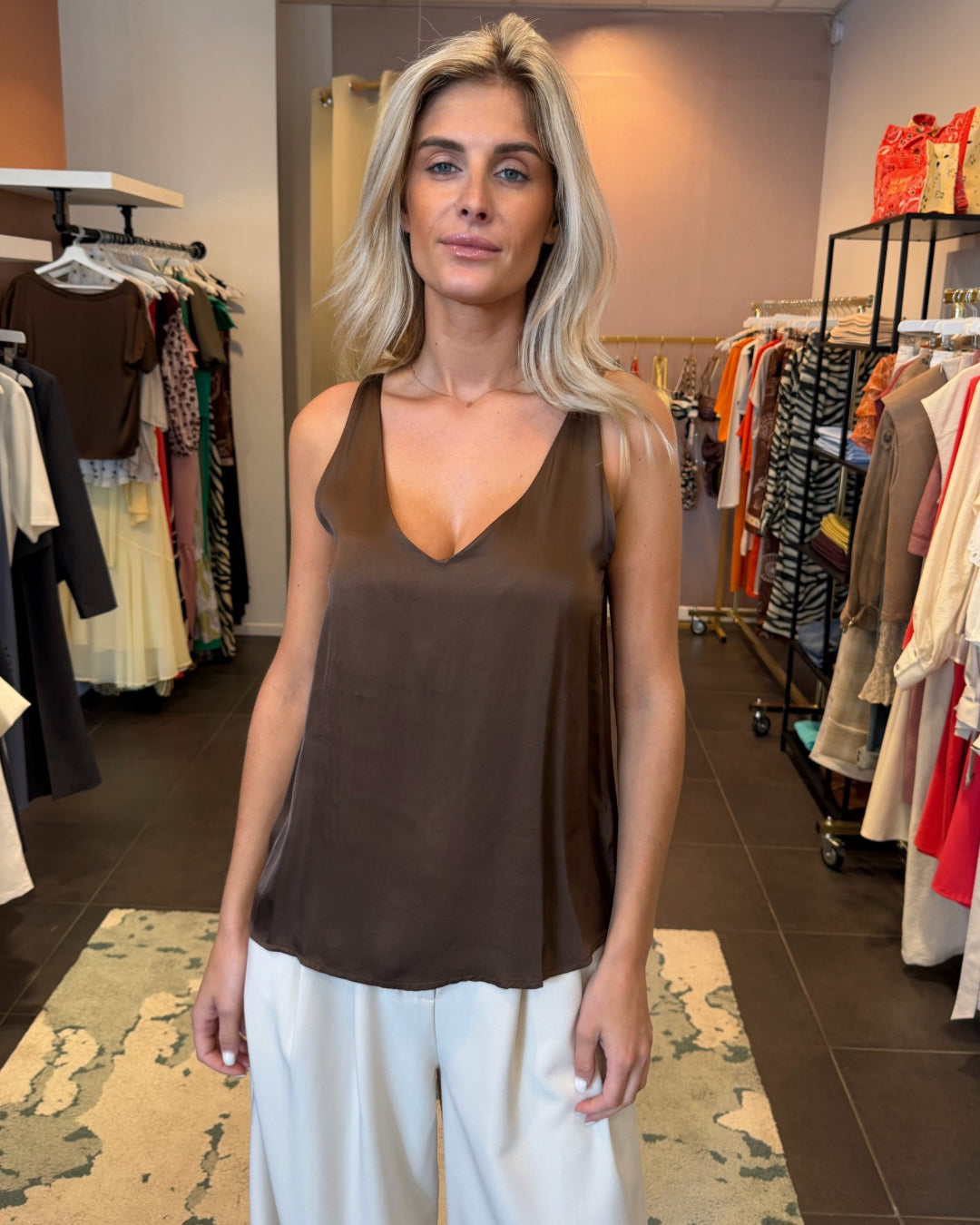 viscose tanktop met brede bandjes - choco